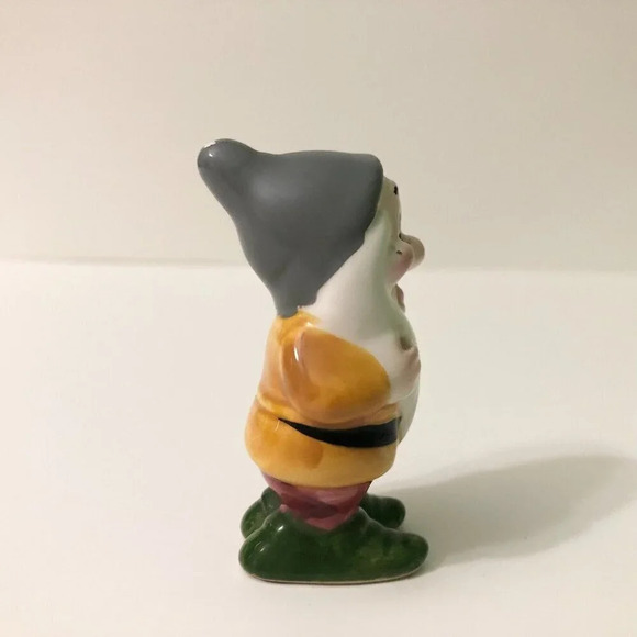 Vintage Bashful Figurine Snow White Dwarfs Disney Japan Figure  2.75 Inch Tall - Picture 6 of 12